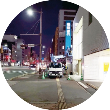 安全点検作業をしているスタッフ